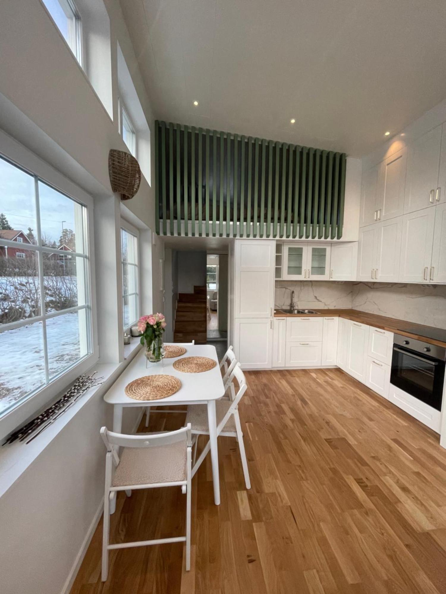 Ett Nytt Fraesch Hus Utanfoer Stockholm Naera Arlanda Villa Rosersberg Екстериор снимка